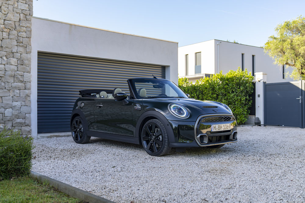 A tiempo para primavera llega este Mini Cooper S Cabrio Resolute Edition 1 Motor16 2022 Mini Cooper S Cabrio Resolute Edition
