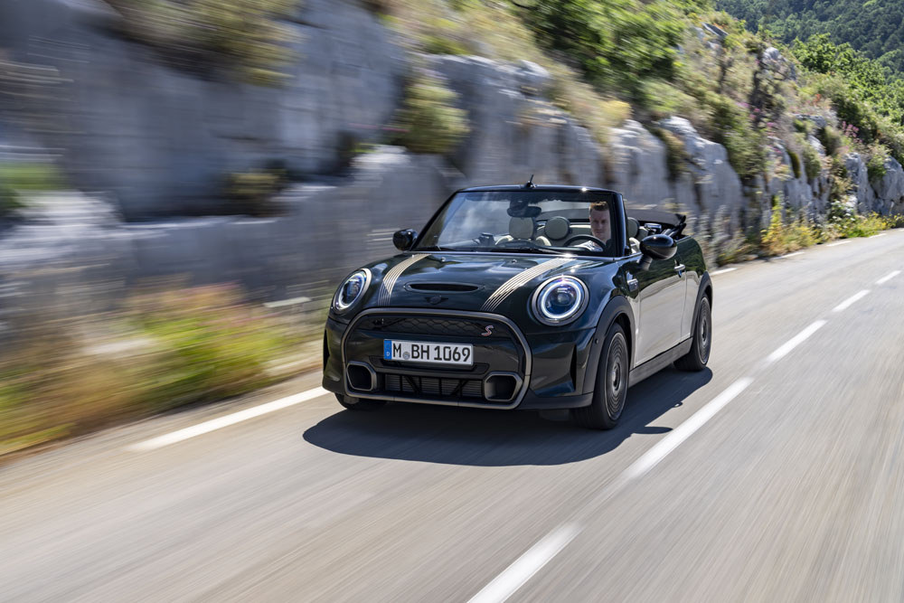 A tiempo para primavera llega este Mini Cooper S Cabrio Resolute Edition 9 Motor16 2022 Mini Cooper S Cabrio Resolute Edition 7 Motor16