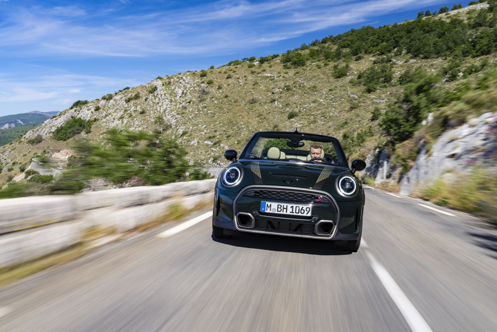 A tiempo para primavera llega este Mini Cooper S Cabrio Resolute Edition 11 Motor16 2022 Mini Cooper S Cabrio Resolute Edition 9 Motor16
