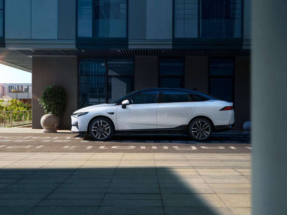 2022 Xpeng P5. Estática perfil.