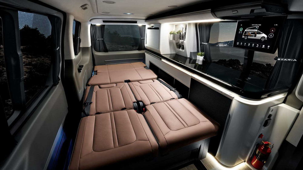 Hyundai convierte su Staria en un aventurero vehículo camper 2 Motor16 2022 Hyundai Staria Lounge Camper. Interior.
