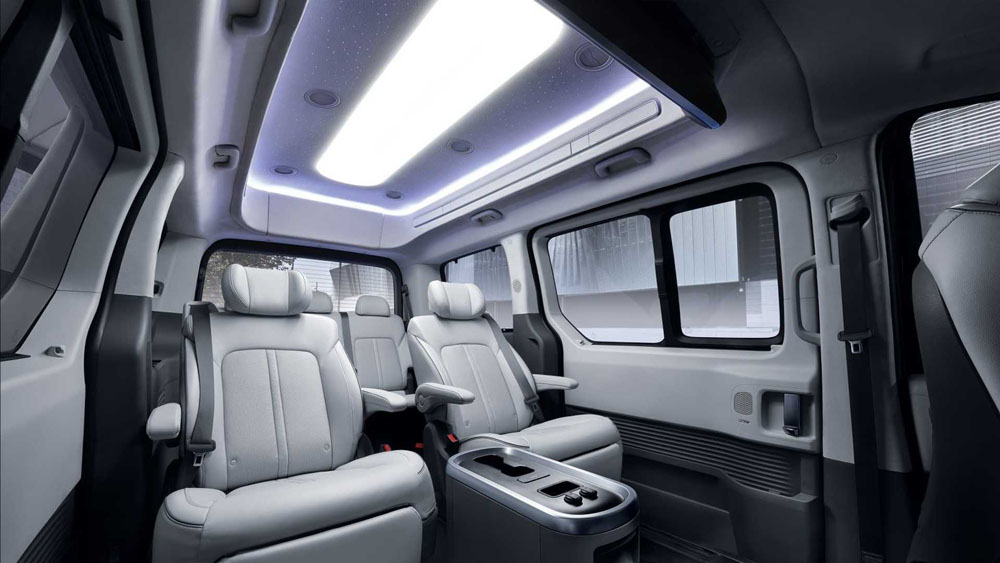 Hyundai Staria Lounge Limousine. Su nombre lo dice todo 1 Motor16 2022 Hyundai Staria Lounge Limousine. Interior.