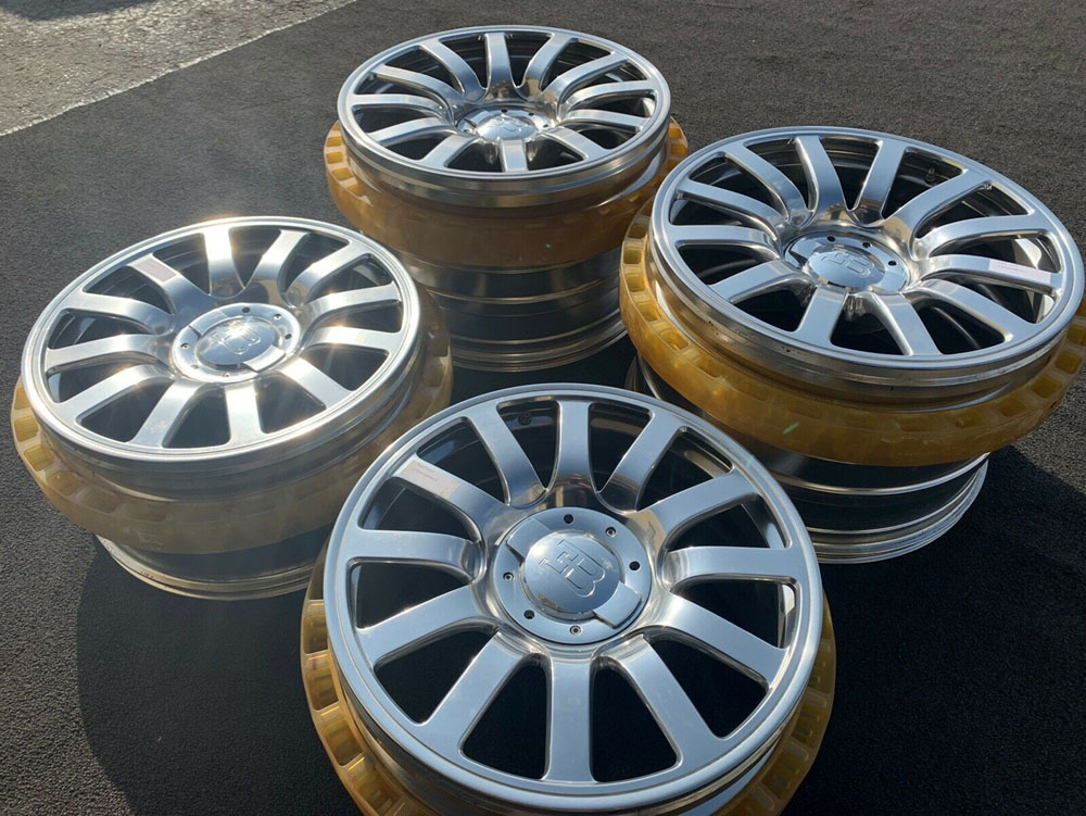 Por lo que piden por estas llantas de un Bugatti Veyron te puedes comprar un nuevo y flamante Kia Niro 3 Motor16 2022 llantas bugatti veyron ebay 3 1 Motor16