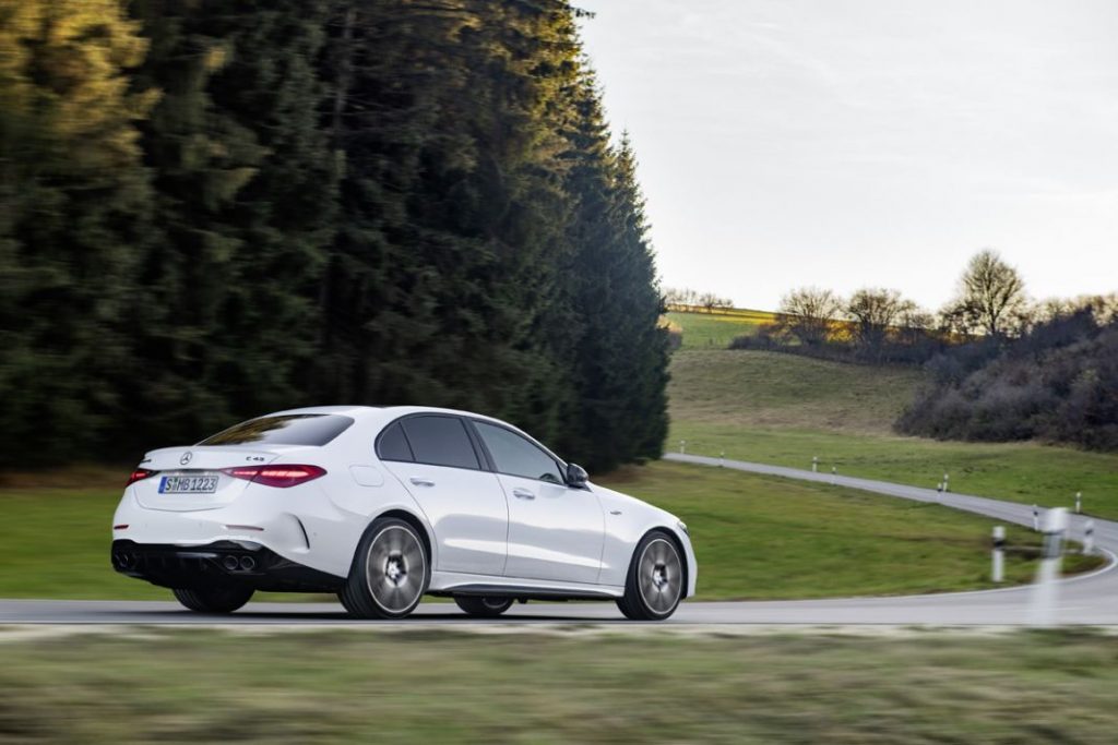 Mercedes presenta la versión AMG 43 para el Clase C 7 Motor16 21C0736 004 Motor16