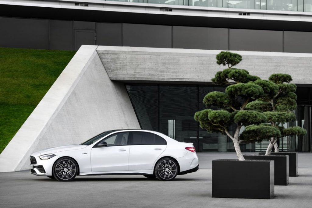 Mercedes presenta la versión AMG 43 para el Clase C 30 Motor16 21C0736 013 Motor16