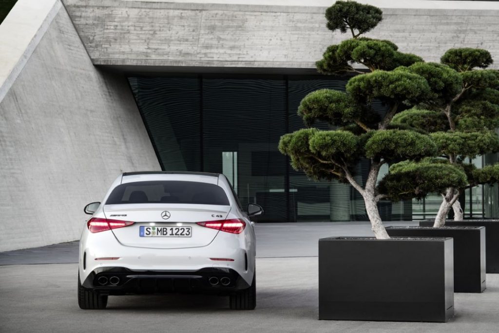 Mercedes presenta la versión AMG 43 para el Clase C 31 Motor16 21C0736 014 Motor16