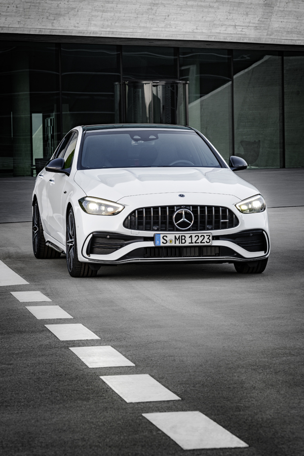 Mercedes presenta la versión AMG 43 para el Clase C 33 Motor16 21C0736 016 Motor16
