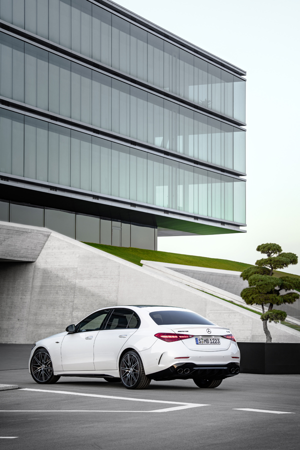 Mercedes presenta la versión AMG 43 para el Clase C 35 Motor16 21C0736 018 Motor16