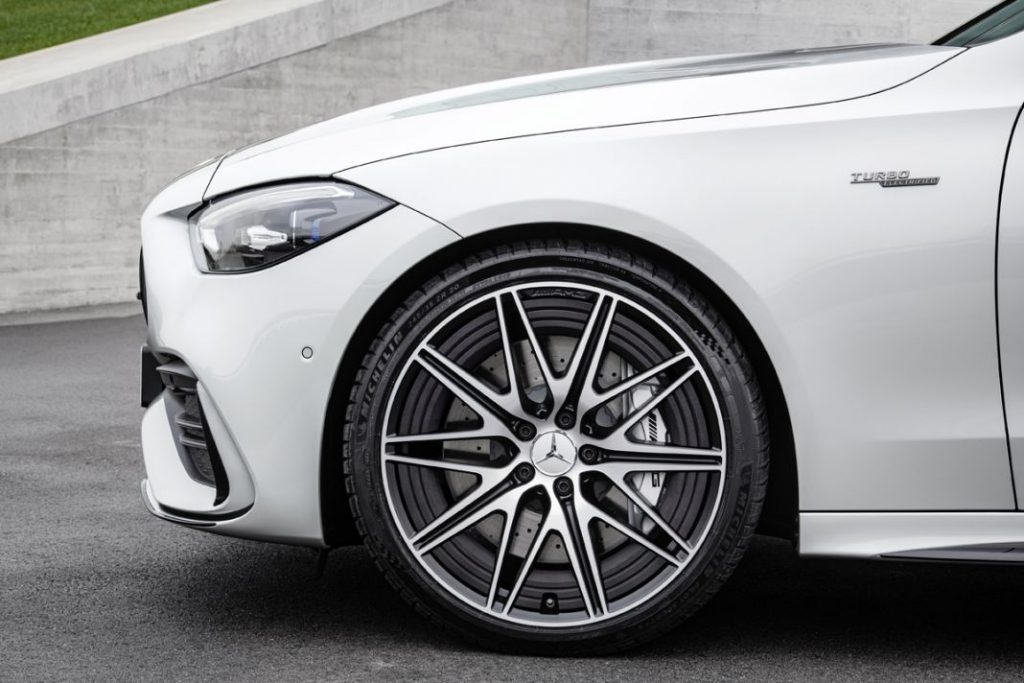 Mercedes presenta la versión AMG 43 para el Clase C 36 Motor16 21C0736 019 Motor16