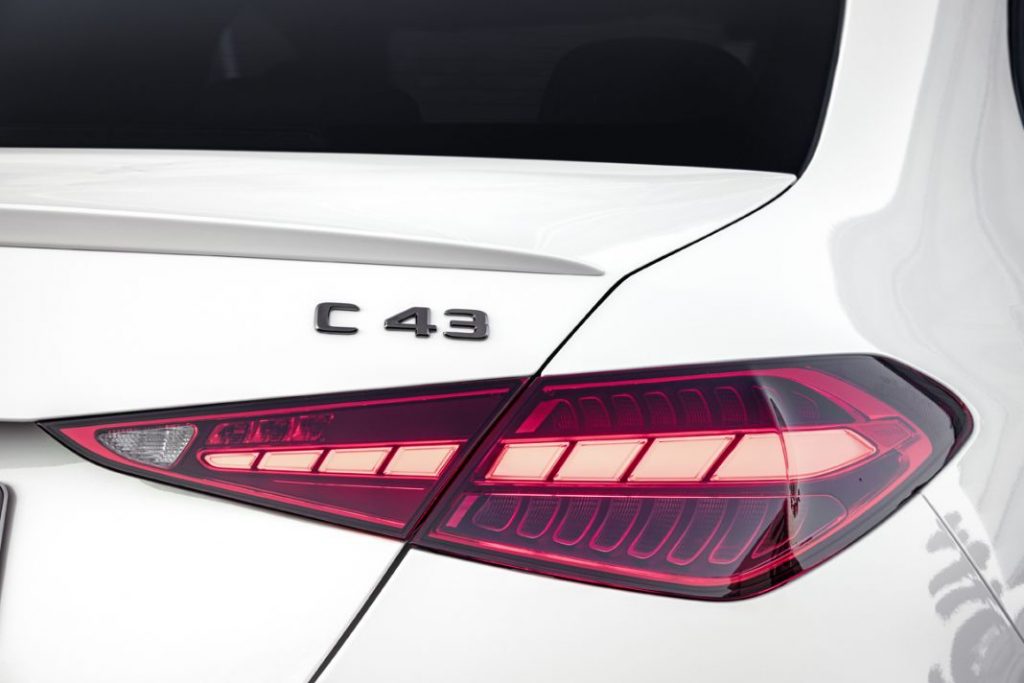 Mercedes presenta la versión AMG 43 para el Clase C 38 Motor16 21C0736 021 Motor16