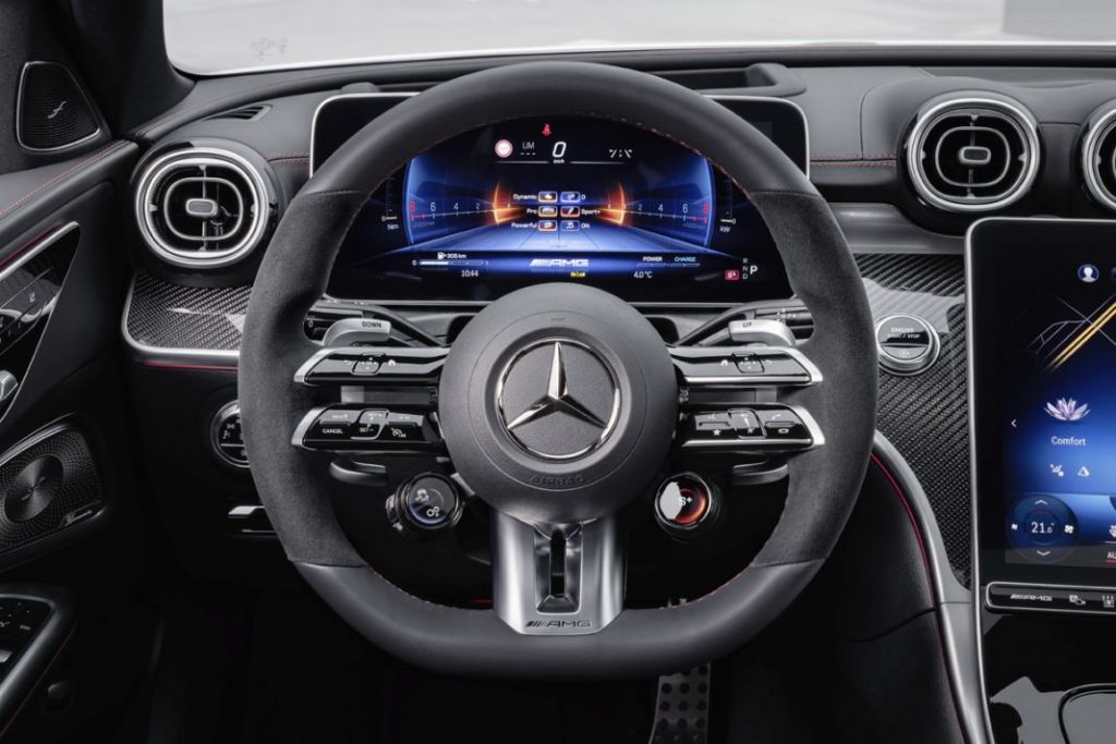 Mercedes presenta la versión AMG 43 para el Clase C 16 Motor16 21C0736 026 Motor16