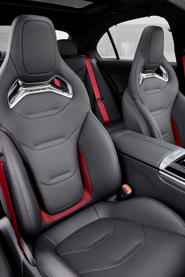 Mercedes presenta la versión AMG 43 para el Clase C 17 Motor16 21C0736 028 Motor16