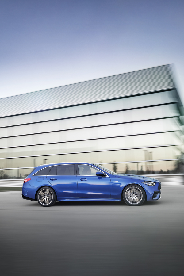 Mercedes presenta la versión AMG 43 para el Clase C 52 Motor16 21C0737 016 Motor16