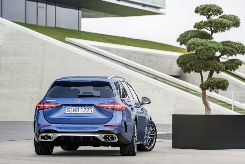 Mercedes presenta la versión AMG 43 para el Clase C 55 Motor16 21C0737 019 Motor16