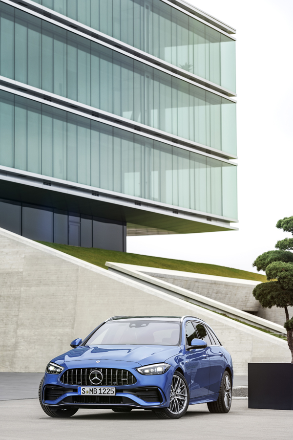 Mercedes presenta la versión AMG 43 para el Clase C 58 Motor16 21C0737 022 Motor16