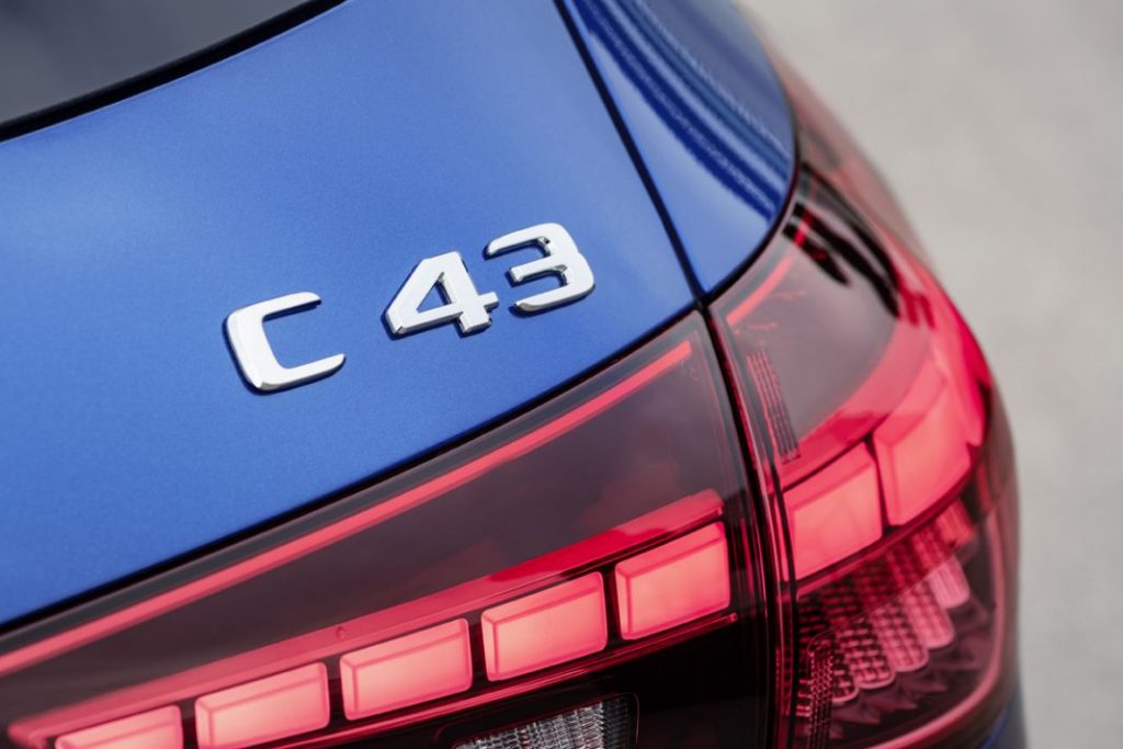 Mercedes presenta la versión AMG 43 para el Clase C 63 Motor16 21C0737 027 Motor16
