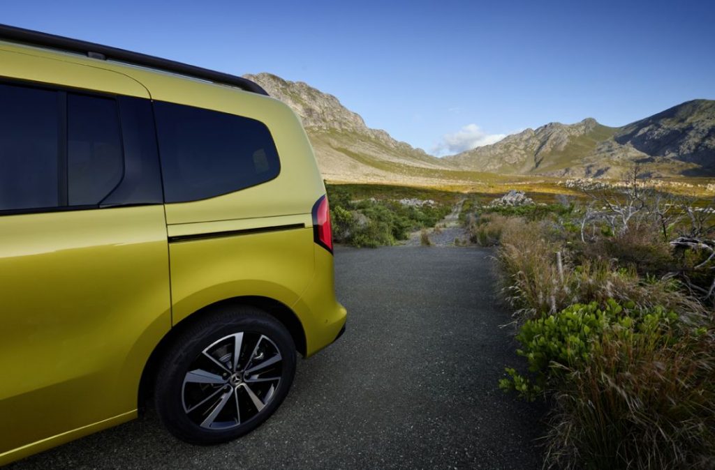 Mercedes-Benz amplía su gama de familiares con la nueva Clase T 18 Motor16 22C0092 018 Motor16