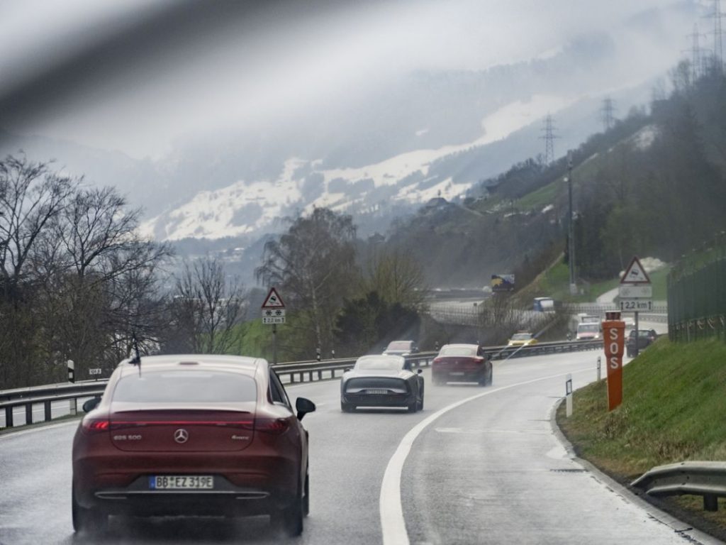 Mercedes demuestra que sí se pueden recorrer 1.000 kilómetros con una sola carga 2 Motor16 Mercedes EQXX y Mercedes EQS en la ruta
