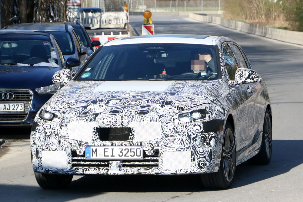 El BMW M135i, ¡con cuatro tubos de escape! 2 Motor16 BMW M135i