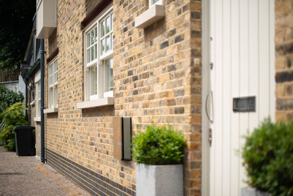 Despista a los cotillas: ya es posible cargar un coche eléctrico sin que se enteren tus vecinos 2 Motor16 Cargador camuflado Andersen A2 4 Motor16