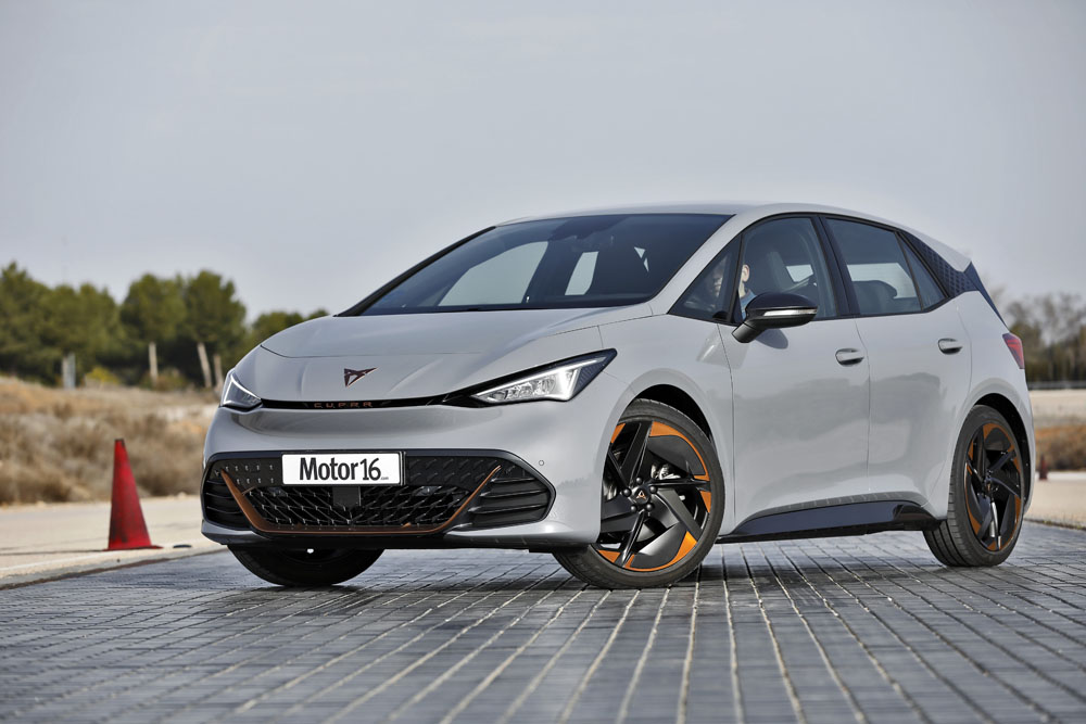 ¿Buscas un coche eléctrico? Estos son todos los que se venden en España 4 Motor16 Cupra Born
