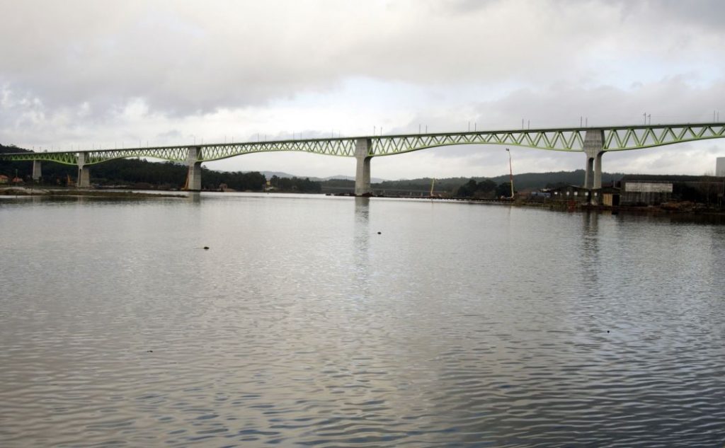 El temido efecto pantalla que puede hacer que tengas un accidente, qué es y cómo evitarlo 4 Motor16 EuropaPress 4005564 viaducto rio ulla Motor16