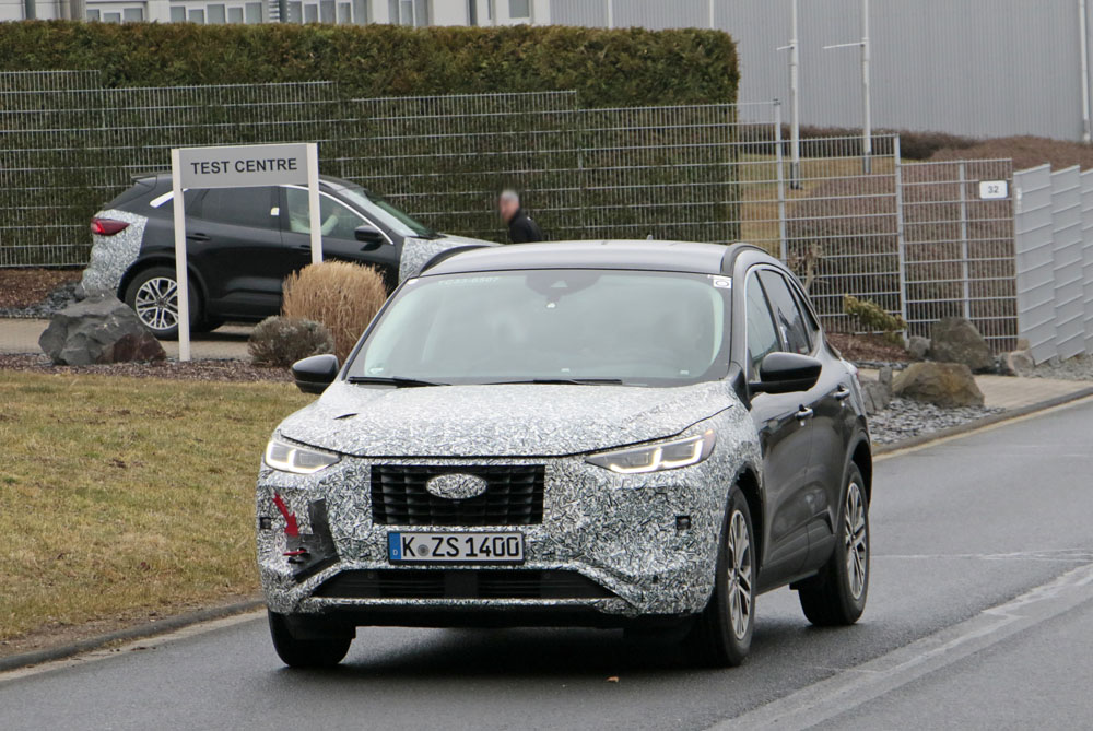 El Ford Kuga se hace un 'lifting' 2 Motor16 FORD KUGA 2022 1 Motor16