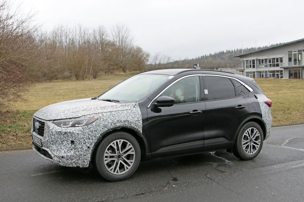 El Ford Kuga se hace un 'lifting' 4 Motor16 FORD KUGA 2022 5 Motor16