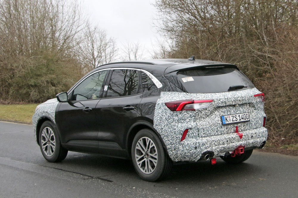 El Ford Kuga se hace un 'lifting' 10 Motor16 FORD KUGA 2022 9 Motor16