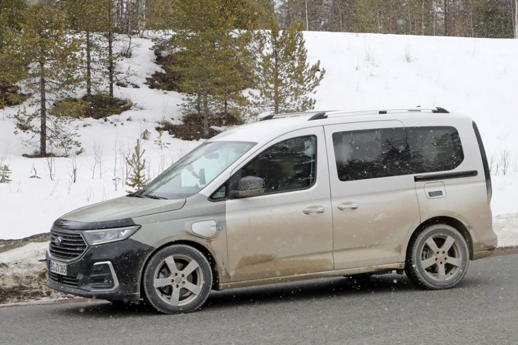 El próximo Ford Tourneo Connect juega al despiste. ¿Es un Ford? ¿Es un Volkswagen? 7 Motor16 Ford Tourneo Connect PHEV 4 Motor16
