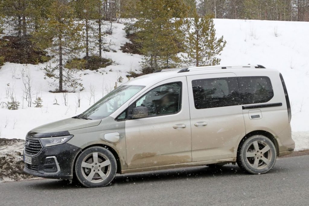 El próximo Ford Tourneo Connect juega al despiste. ¿Es un Ford? ¿Es un Volkswagen? 8 Motor16 Ford Tourneo Connect PHEV 5 Motor16