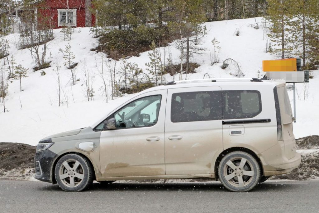 El próximo Ford Tourneo Connect juega al despiste. ¿Es un Ford? ¿Es un Volkswagen? 10 Motor16 Ford Tourneo Connect PHEV 7 Motor16