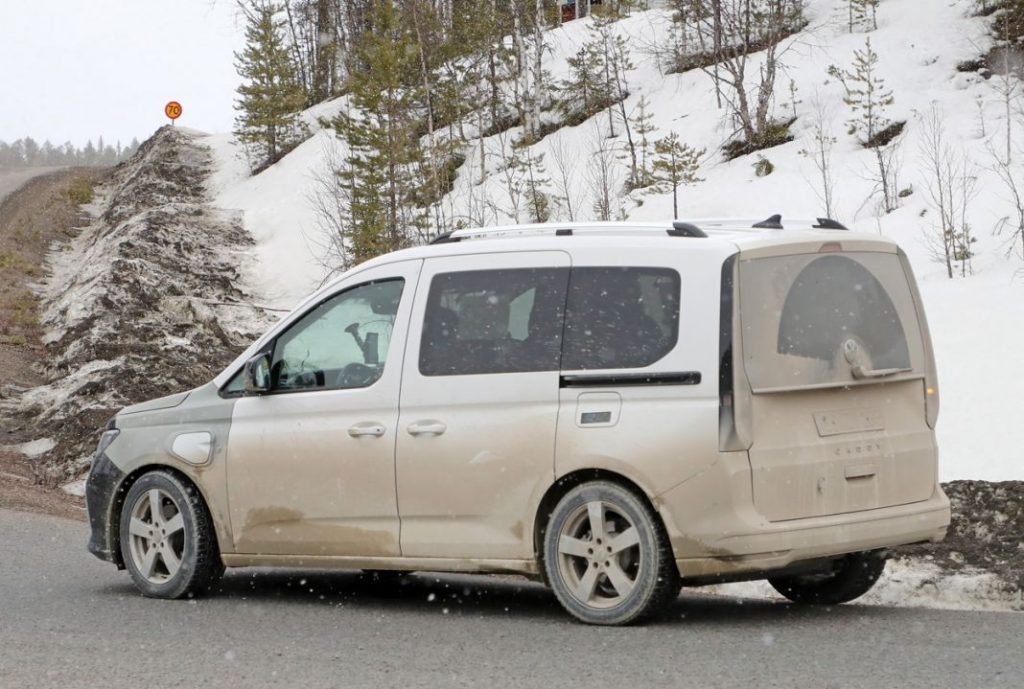 El próximo Ford Tourneo Connect juega al despiste. ¿Es un Ford? ¿Es un Volkswagen? 3 Motor16 Ford Tourneo Connect PHEV 8 Motor16