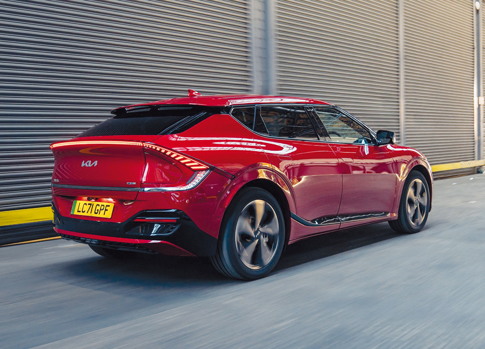 Tesla en problemas... le crecen los rivales 20 Motor16 Kia EV6 UK Version 2022 1600 28 1 Motor16