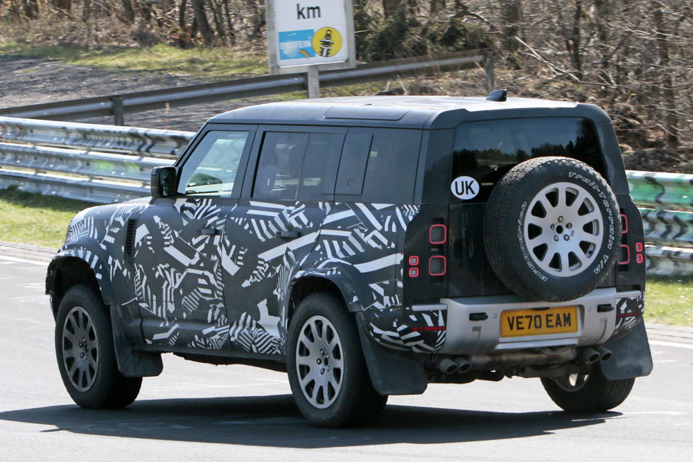 Land Rover Defender V8 SVR.