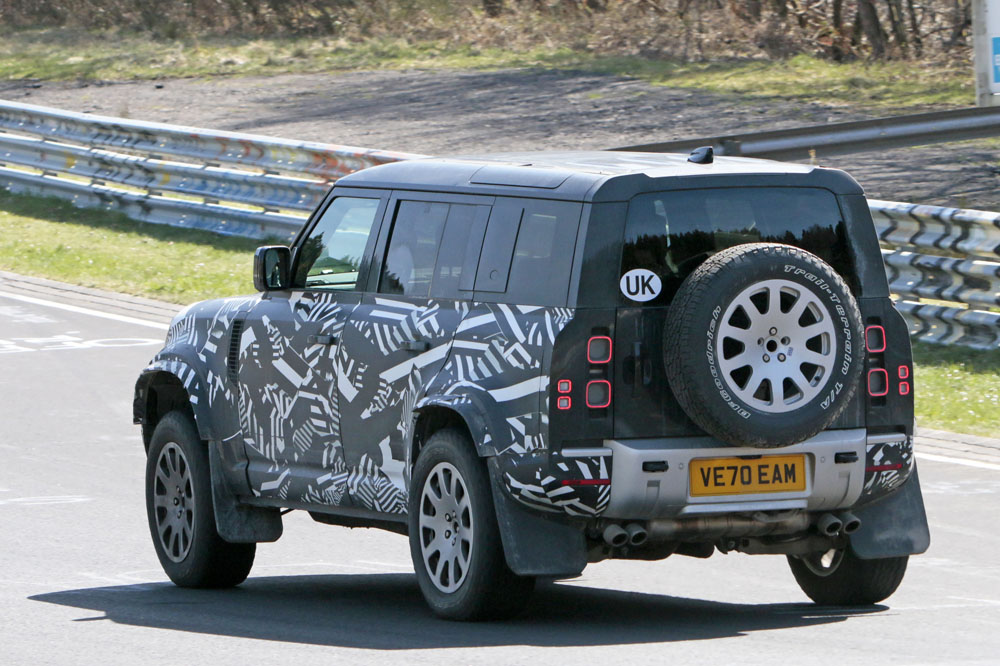 Land Rover Defender V8 based mule 11 Motor16