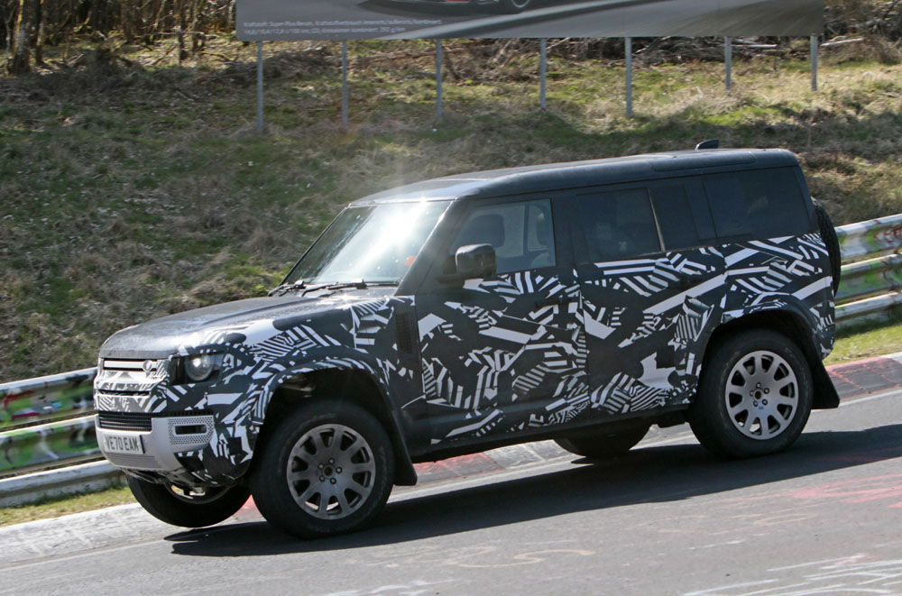 Land Rover Defender V8 based mule 5 Motor16
