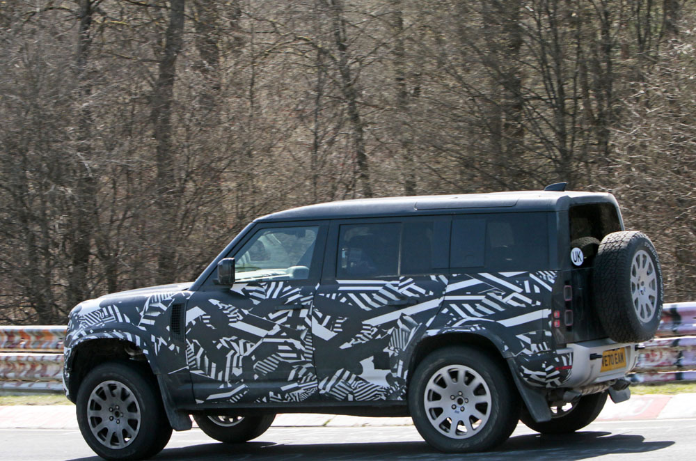 Land Rover Defender V8 based mule 7 Motor16