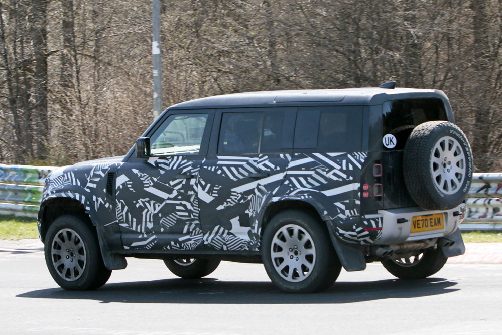 Land Rover Defender V8 based mule 8 Motor16