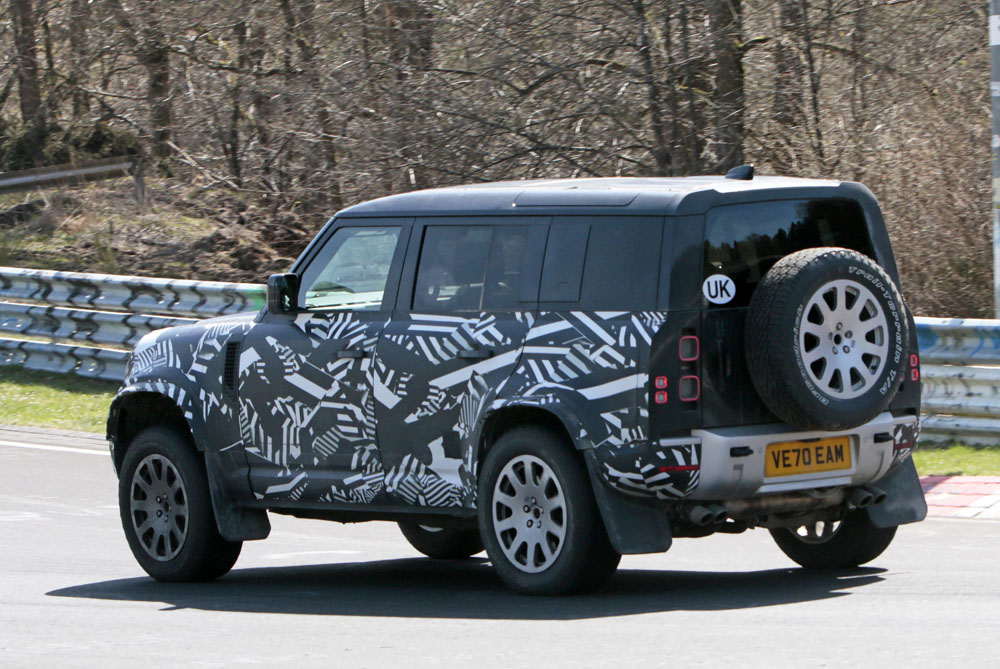 Land Rover Defender V8 based mule 9 Motor16