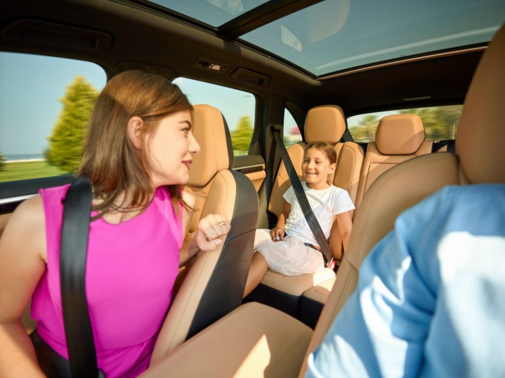 Mama con niño Motor16