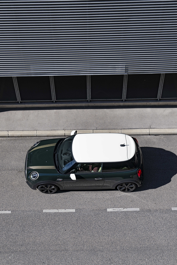 P90452352 highRes mini cooper s 3 door Motor16