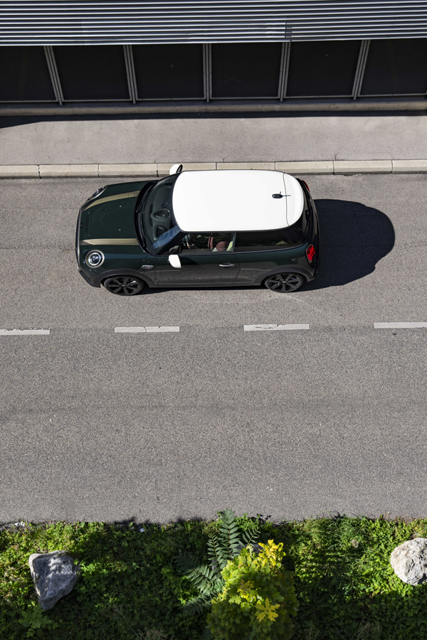 P90452353 highRes mini cooper s 3 door Motor16