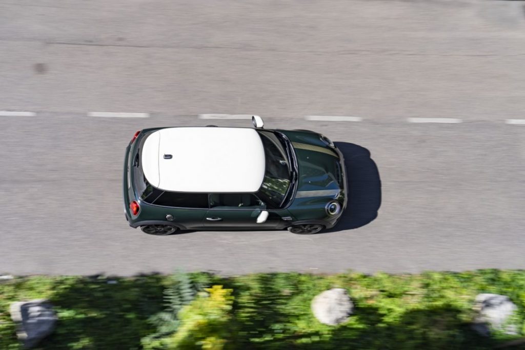 P90452355 highRes mini cooper s 3 door Motor16