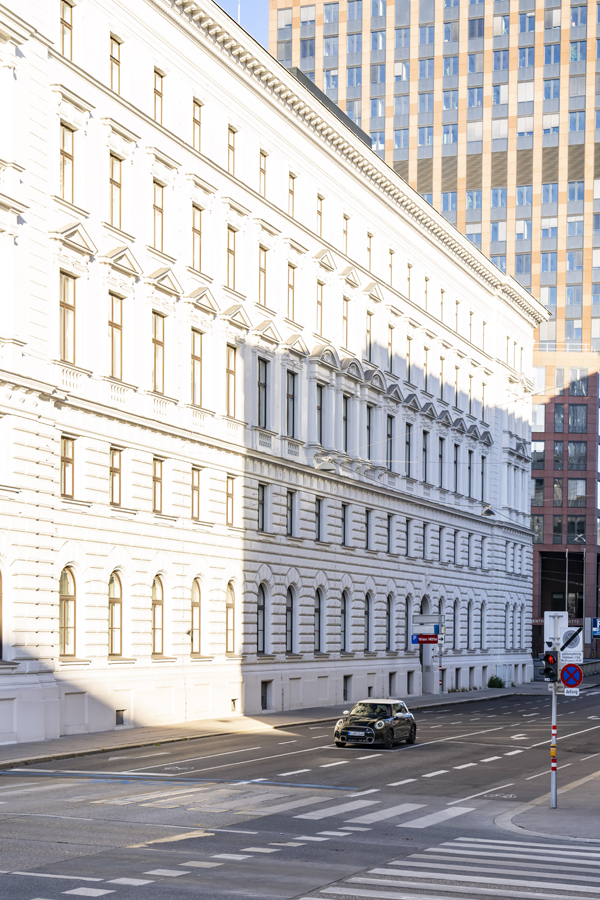 P90452364 highRes mini cooper s 3 door Motor16