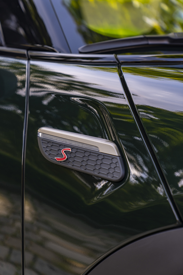 P90452385 highRes mini cooper s 3 door Motor16