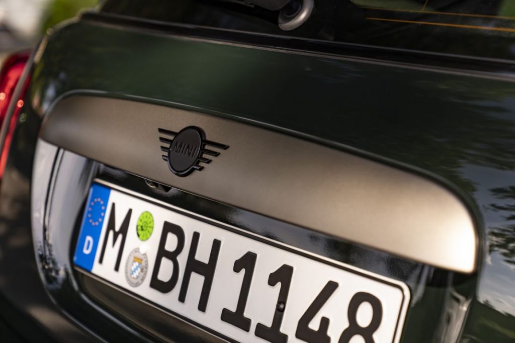 P90452395 highRes mini cooper s 3 door Motor16