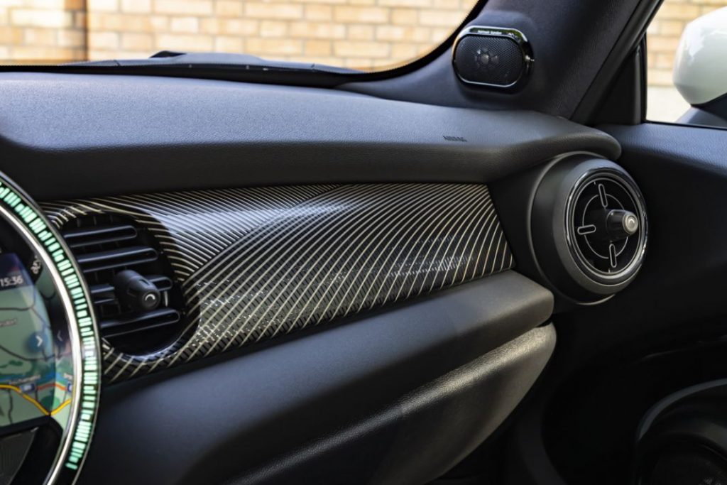 P90452404 highRes mini cooper s 3 door Motor16