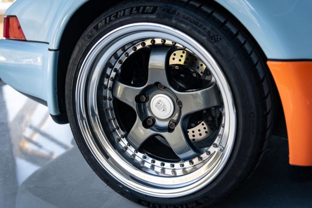 El Porsche 911 (964) podrá seguir teniendo versiones eléctricas gracias a Everrati y Aria 15 Motor16 Porsche 911 964 Gulf Signature Edition8 Motor16