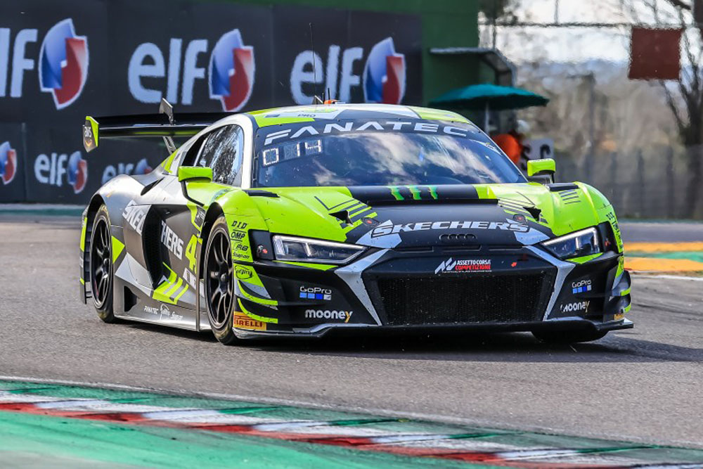 Valentino Rossi se pierde en boxes con su Audi R8 del GT World Challenge Europe 3 Motor16 Valentino Rossi se pierde en boxes 2 Motor16
